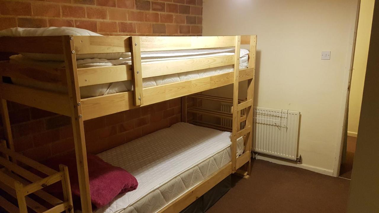 'Yellow Wood Micro Hostel-Eco Urban Bothy Style Very Basic But Cosy Redecorating But Cheap & Friendly Quiet Time Lockout 11Pm-7Am Bring Towel Or Hire Brecon Exterior photo