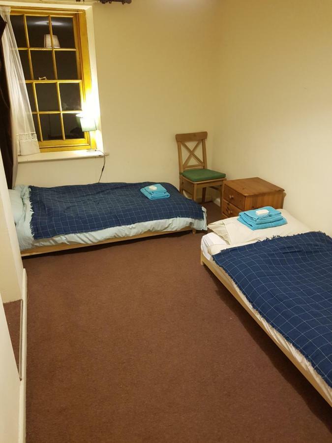 'Yellow Wood Micro Hostel-Eco Urban Bothy Style Very Basic But Cosy Redecorating But Cheap & Friendly Quiet Time Lockout 11Pm-7Am Bring Towel Or Hire Brecon Exterior photo
